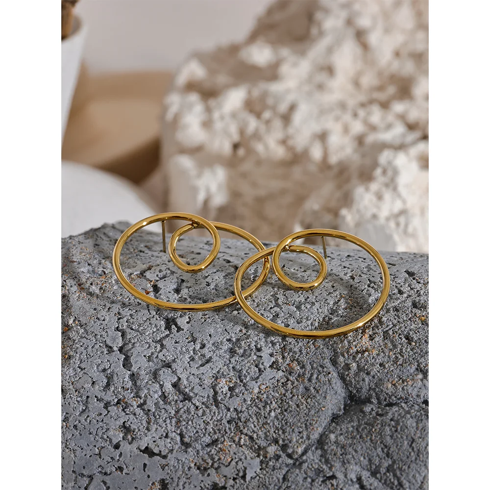 Angela Knotted Hollow Stud Earrings