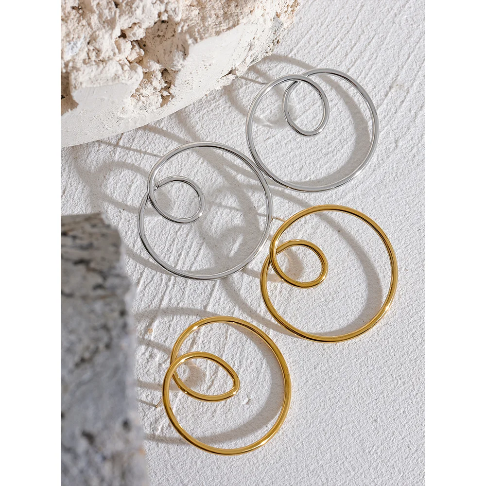 Angela Knotted Hollow Stud Earrings