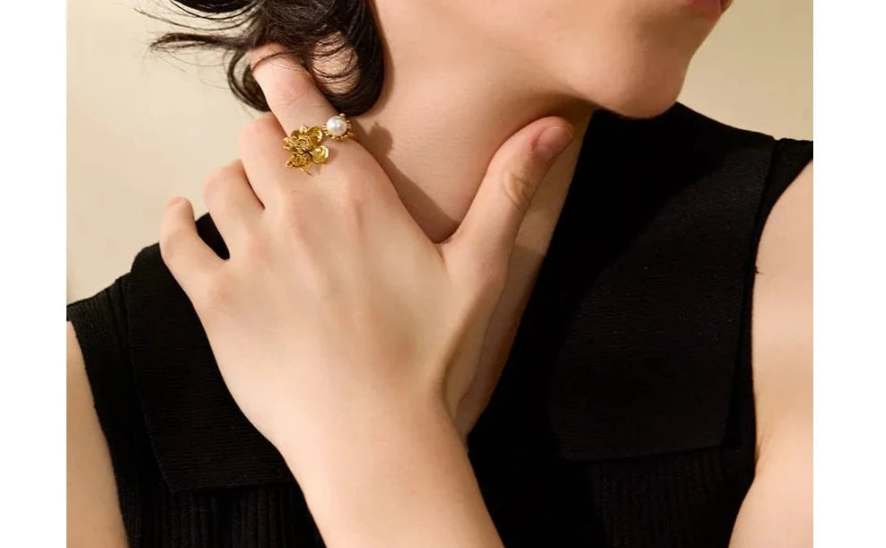 Emily Charm Flower Ring