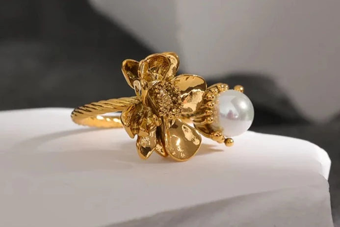 Emily Charm Flower Ring